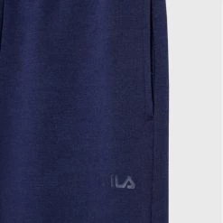 Ολοκαίνουργιο ⭐ Fila Παντελόνια Φόρμας Παντελόνι φόρμας Bremerhaven FAT0124 Σκούρο μπλε Regular Fit 🧨 -Fila πωλήσεων unnamed file 141